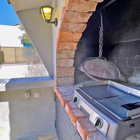 - - Jardin Privatif Et Piscine *