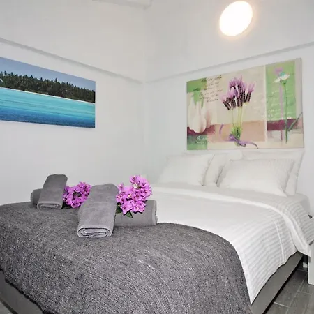 Chalet - - Jardin Privatif Et Piscine *