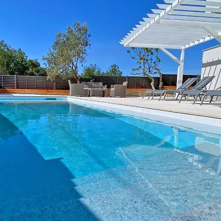 - - Jardin Privatif Et Piscine Chalet