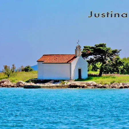 - - Jardin Privatif Et Piscine * Pakoštane