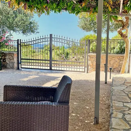 - - Jardin Privatif Et Piscine * Pakostane