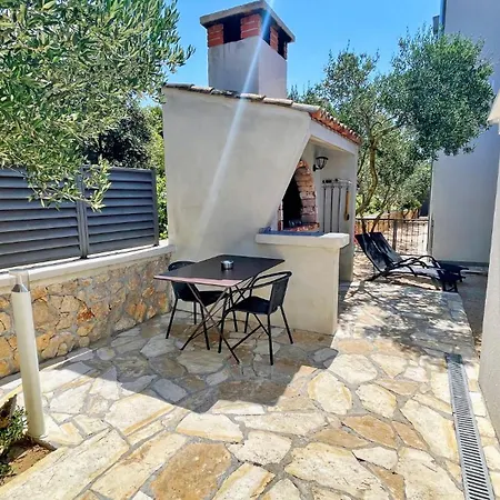 Alpesi faház - - Jardin Privatif Et Piscine Pakoštane