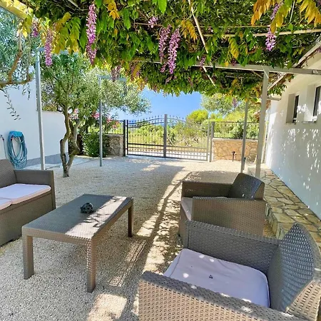 - - Jardin Privatif Et Piscine Dağ evi