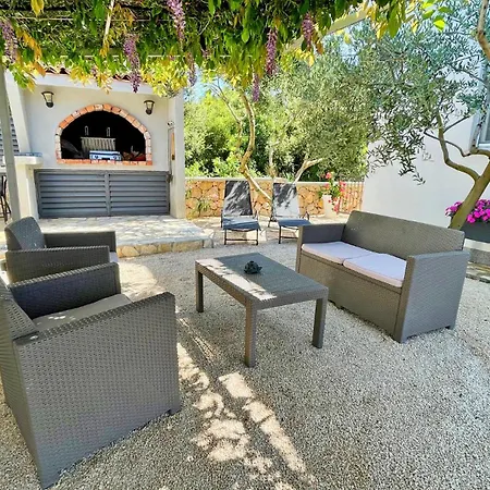 Chalet - - Jardin Privatif Et Piscine *