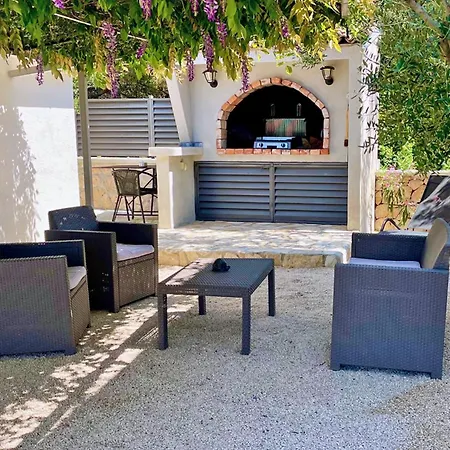 - - Jardin Privatif Et Piscine Dağ evi *