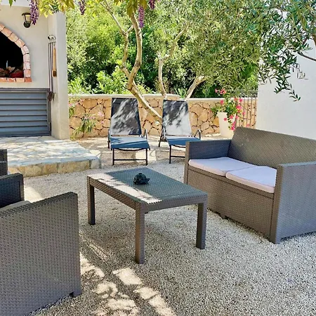 - - Jardin Privatif Et Piscine *