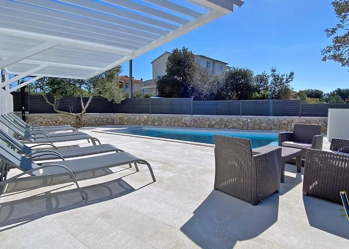 - - Jardin Privatif Et Piscine Dağ evi *
