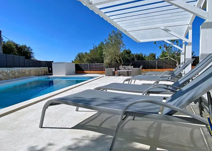 - - Jardin Privatif Et Piscine Pakoštane