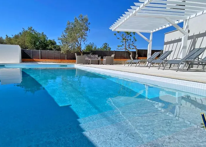 - - Jardin Privatif Et Piscine Dağ evi