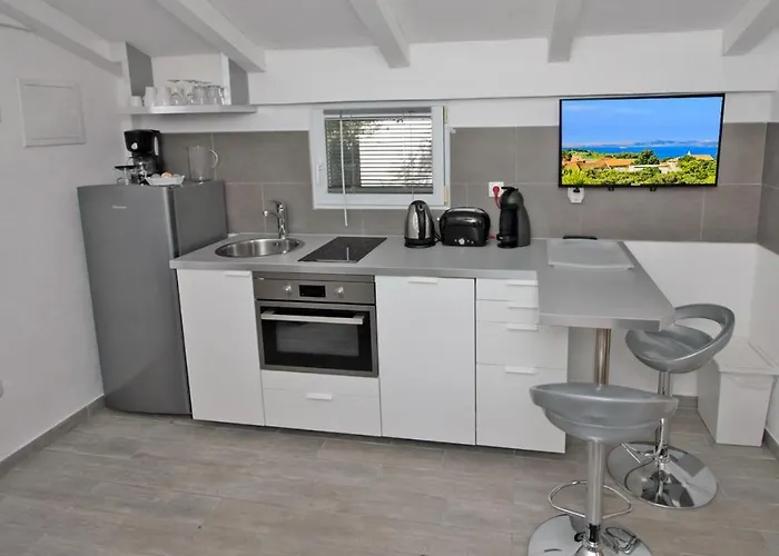 - - Jardin Privatif Et Piscine Dağ evi