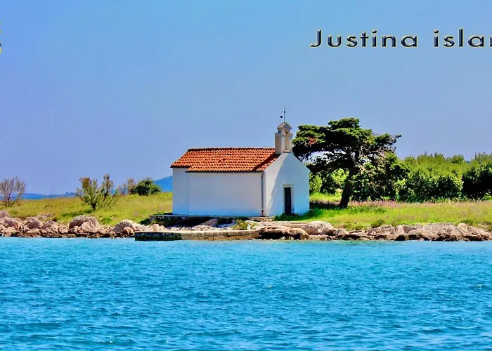 - - Jardin Privatif Et Piscine * Pakoštane