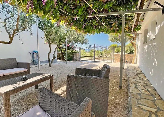 - - Jardin Privatif Et Piscine * Pakoštane
