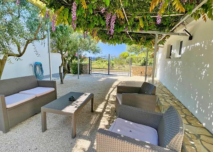 - - Jardin Privatif Et Piscine Dağ evi